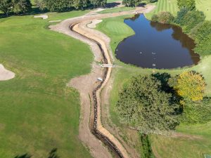 Le plan d'eau en 2024 avec son bras de contournement