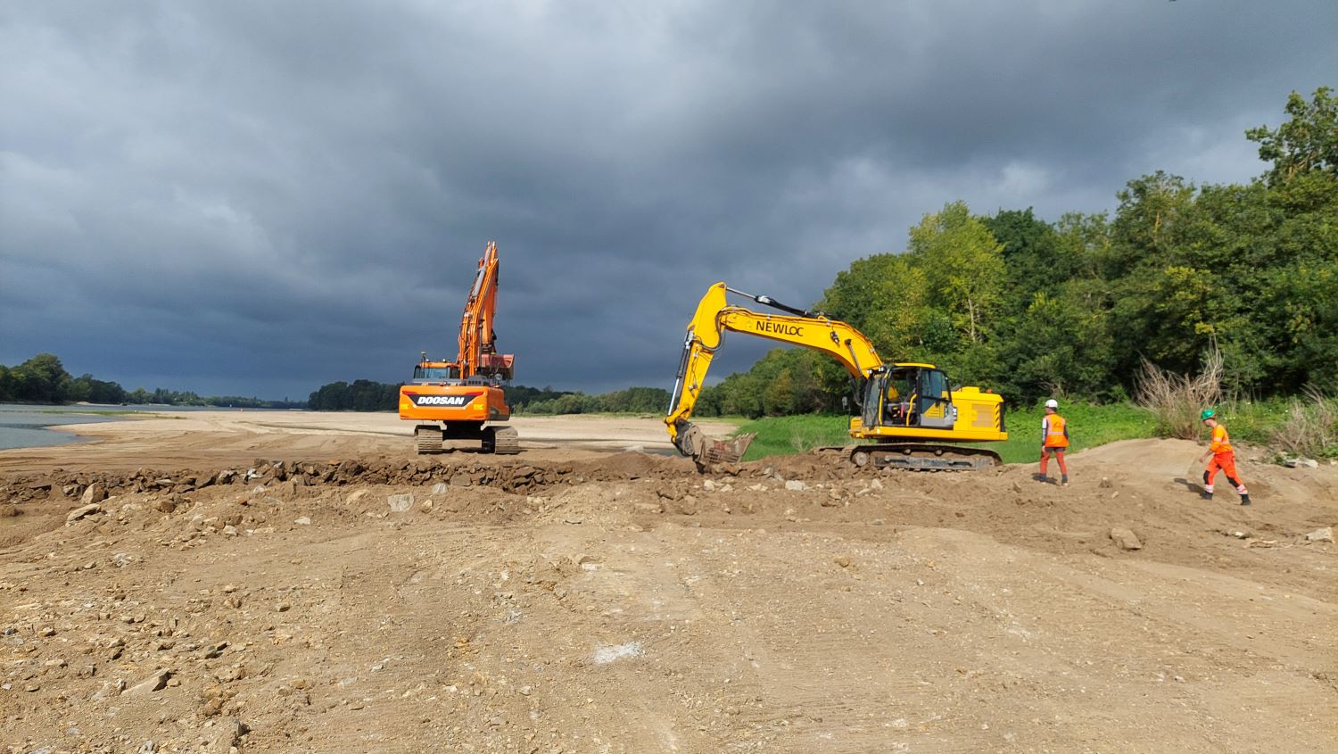 Travaux de remodelage des épis de la Loire entre Anetz et Oudon